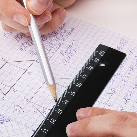 Линейка 20см пластиковая непрозрачная черная BRAUBERG 1/20/100 Линейка 20см пластиковая непрозрачная черная BRAUBERG 1/20/100